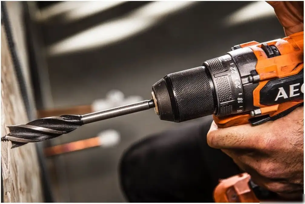 Дрель-шуруповерт AEG Powertools BS18SBL2-202C 4935480056 (с 2-мя АКБ, кейс) – фото товара