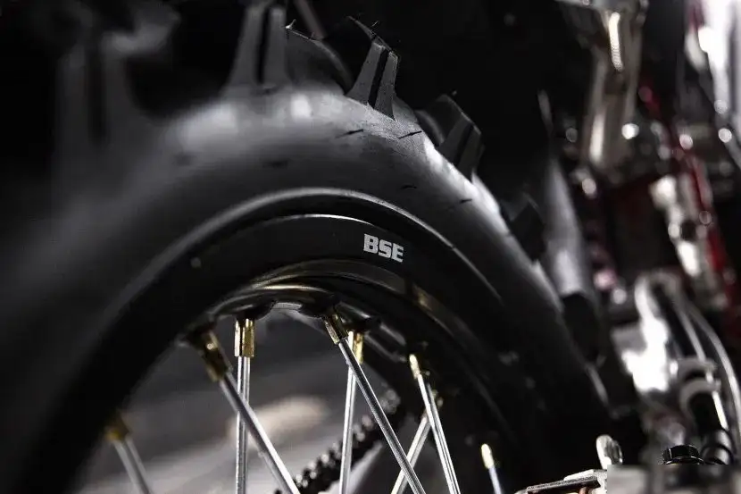 Мотоцикл BSE Z9 Red Metallic S ZS175 FMM-5 B0Z9ND025HRH1 – фото товара