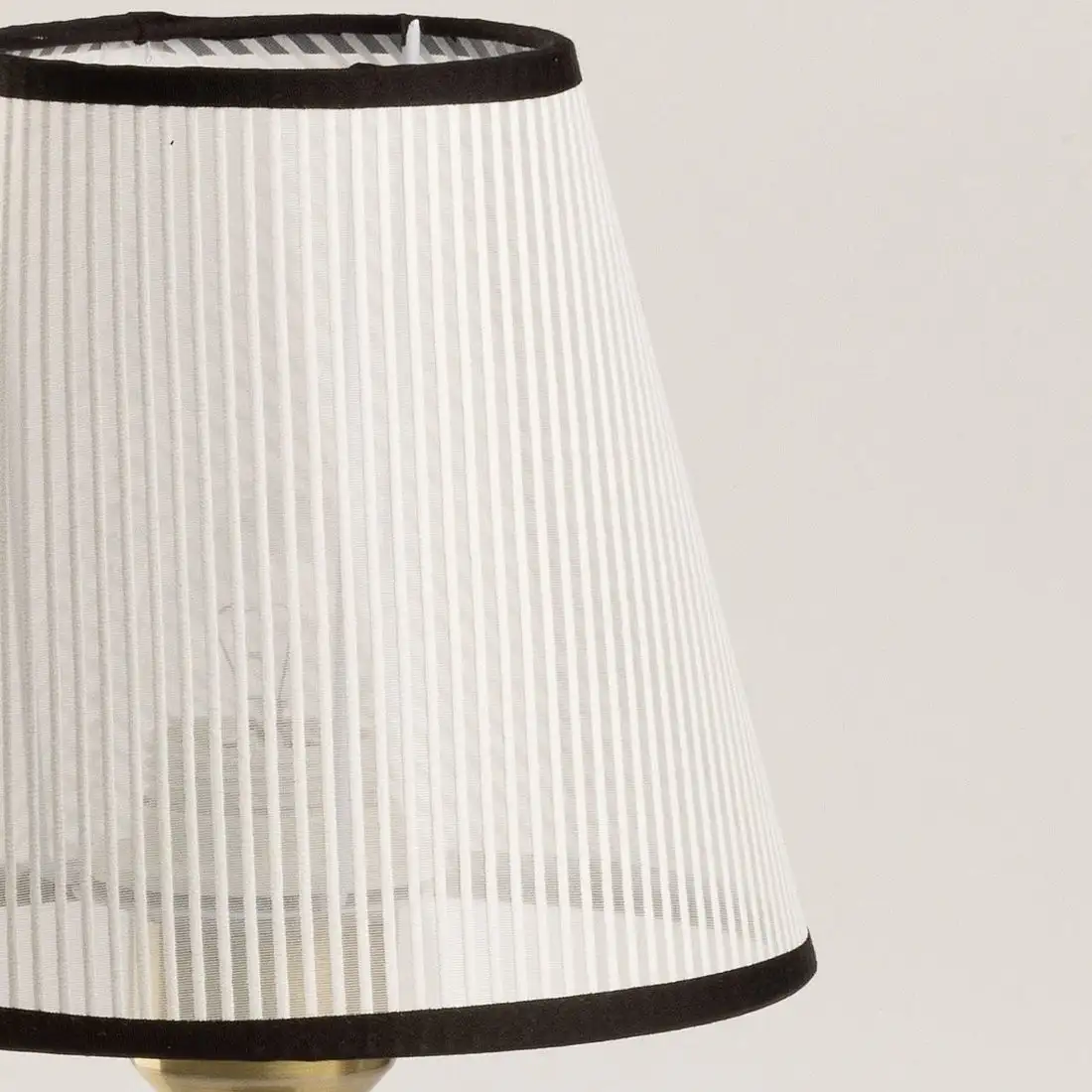 Настольная лампа De Markt Конрад 667034401 – фото товара