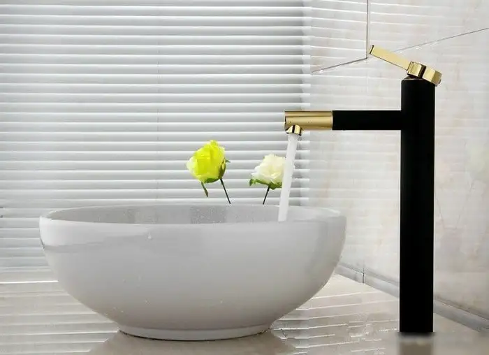 Смеситель Rea Smart REA-B7402 (черный/золотой) - фото товара