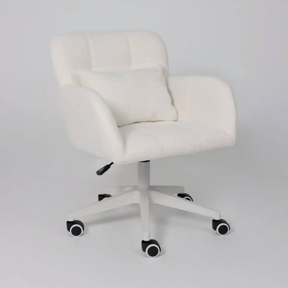 Офисное кресло AksHome Musa (букле/белый) – фото товара