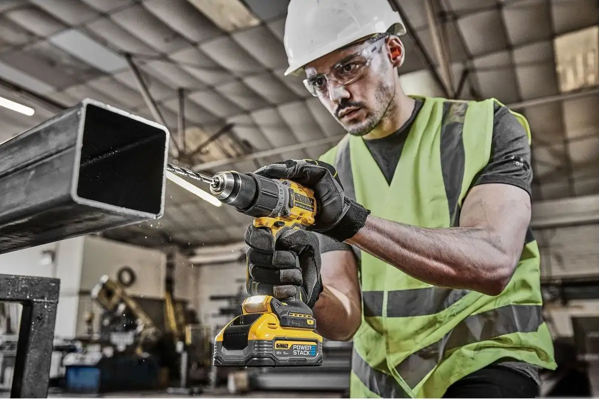 Ударная дрель-шуруповерт DeWalt DCD805H2T (с 2-мя АКБ 5 Ач, кейс) – фото товара