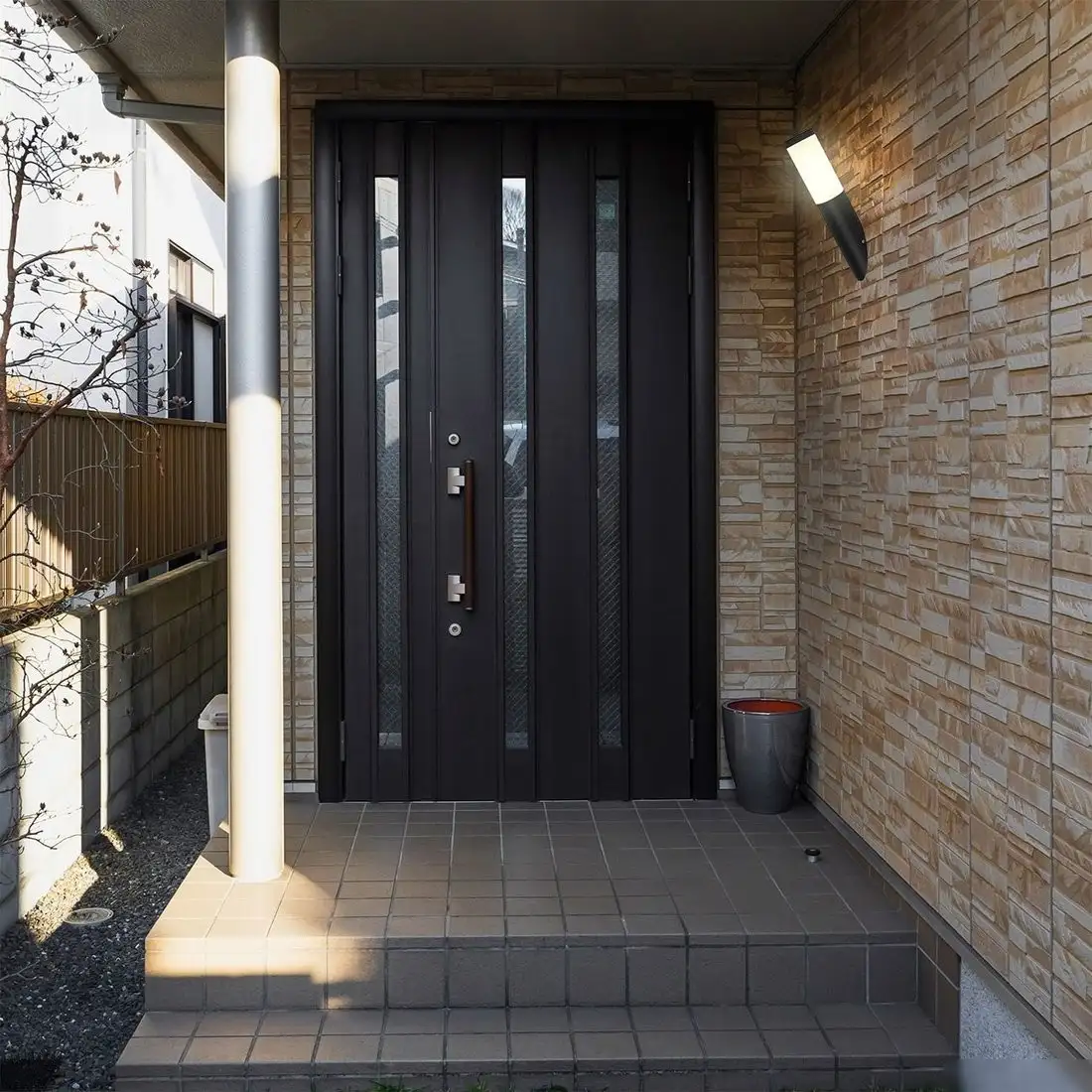 Уличный настенный светильник ESCADA 30012W/01 (черный) – фото товара