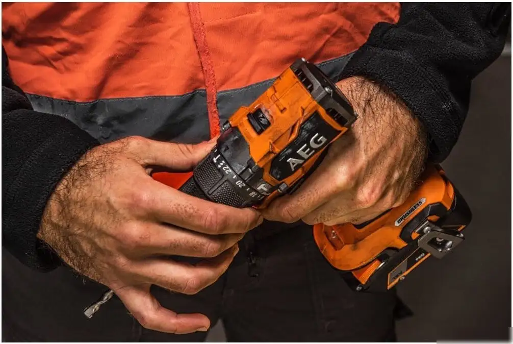 Дрель-шуруповерт AEG Powertools BS18SBL2-202C 4935480056 (с 2-мя АКБ, кейс) – фото товара