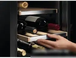 Винный шкаф Electrolux EWUS018B7B — фото товара