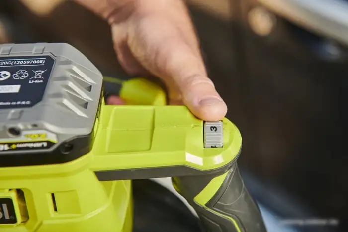 Полировальная машина Ryobi RBP18250-0 5133005541 (без АКБ) – фото товара