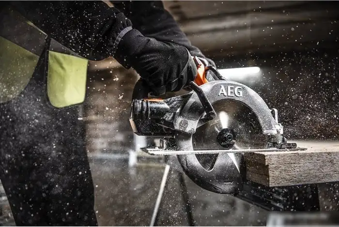Дисковая (циркулярная) пила AEG Powertools BKS 18BL2-0 4935479661 (без АКБ) – фото товара