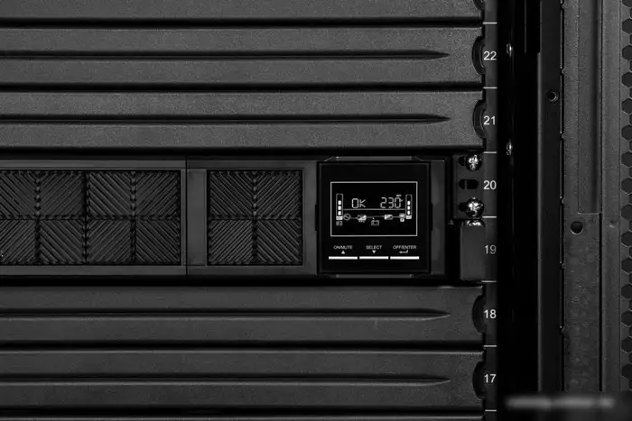 Источник бесперебойного питания Systeme Electric SRVSE1KRTI – фото товара