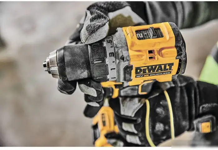 Дрель-шуруповерт DeWalt DCD800NT (без АКБ, кейс) – фото товара