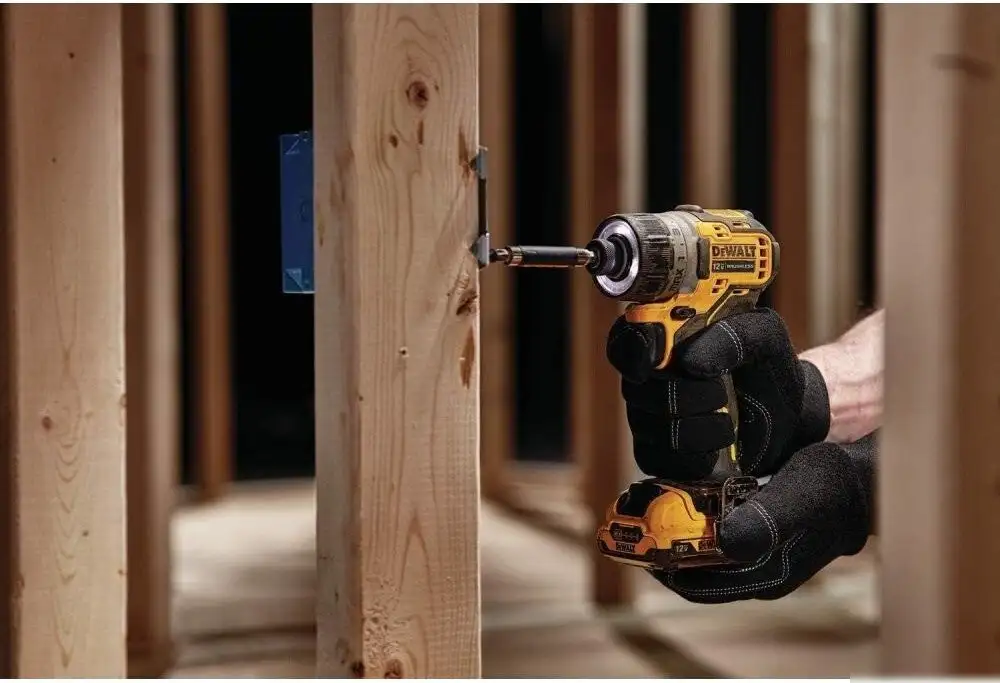 Винтоверт DeWalt DCF601NT (без АКБ, кейс) – фото товара