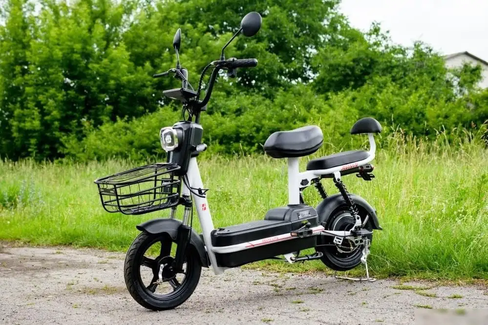 Электроскутер AVM Delta Lite (черный) – подробное фото Электроскутер AVM Delta Lite (черный) – фото товара