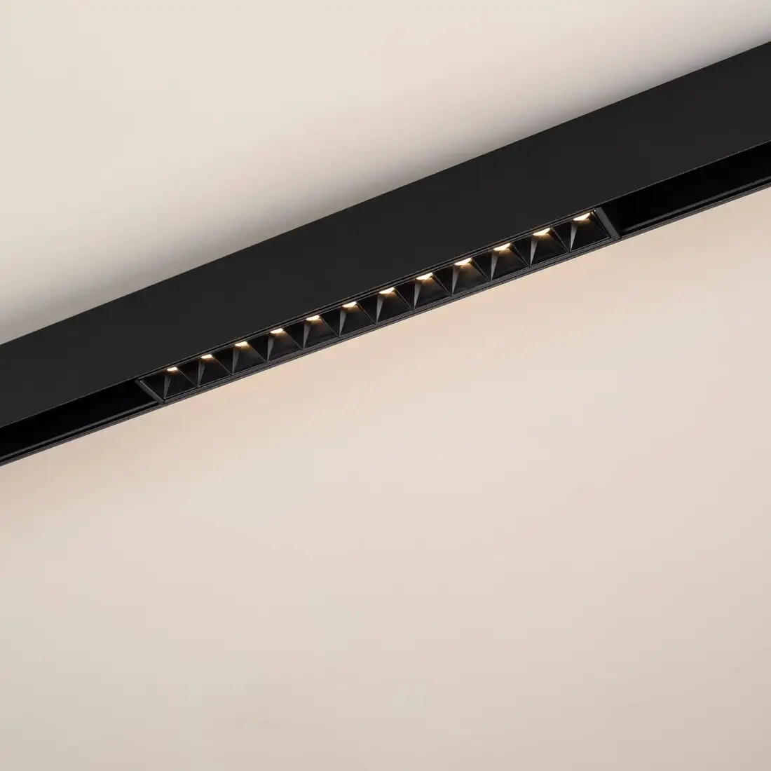 Трековый светильник Arlight MAG-ORIENT-LASER-L235-8W Warm2700 BK 24deg 049996 – фото товара