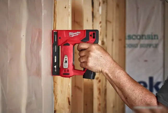 Milwaukee M12 BST-202X 4933459635 (с 2-мя АКБ) – фото товара