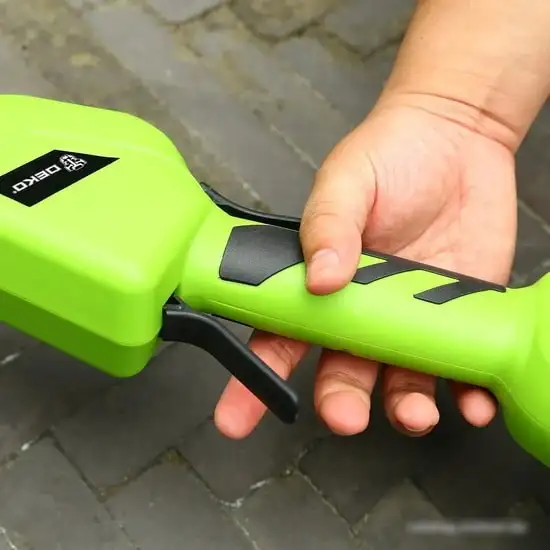 Триммер Deko DKTR40 (с 2-мя АКБ) – фото товара