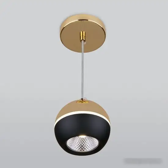 Подвесная люстра Elektrostandard DLS023 9W 4200K (черный /золото) – фото товара