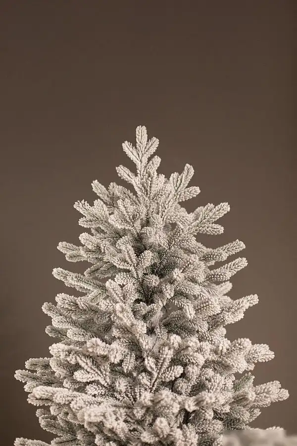 Ель Ёлушка Уральская заснеженная ЕУРАЛЗ 15 (1.5м, подставка пластик) – фото товара