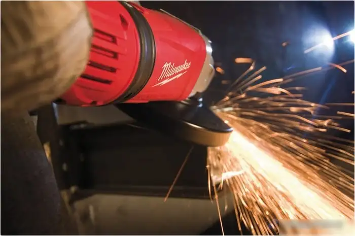 Угловая шлифмашина Milwaukee AGVK24-230EK 4933451413 – фото товара