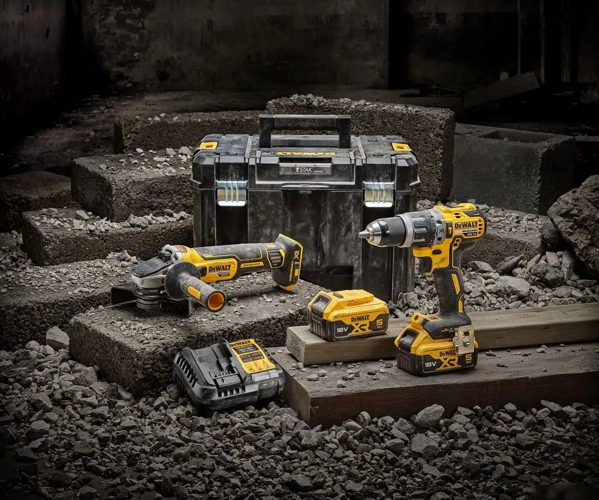 DeWalt DCK2080P2T (шуруповерт, болгарка, 2 АКБ, кейс) – фото товара