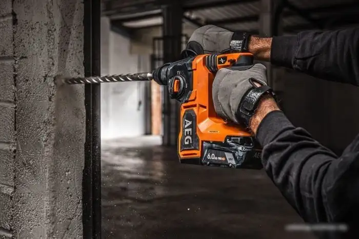 Перфоратор AEG Powertools BBH18BL2-502C 4935492343 (с 2-мя АКБ, кейс) – фото товара