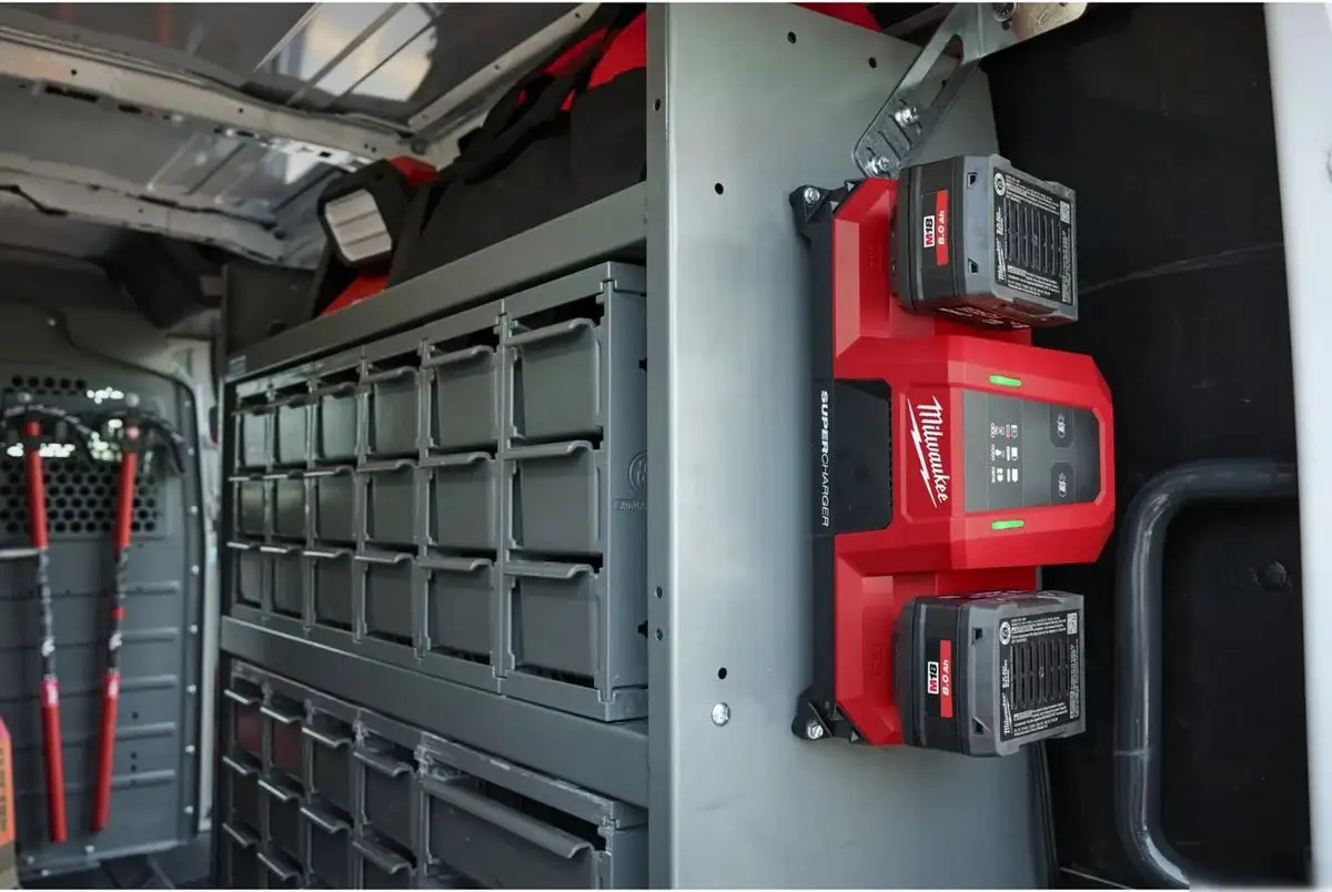 Зарядное устройство Milwaukee M18MDBSC 4932498557 (18В) – фото товара