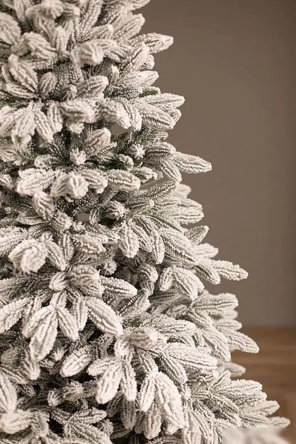 Ель Ёлушка Донская заснеженная ЕДОНЗ 15 (1.5м, подставка пластик) – фото товара