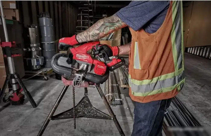 Ленточная пила Milwaukee Fuel M18 FBS85-202C 4933471497 (с 2-мя АКБ, кейс) – фото товара