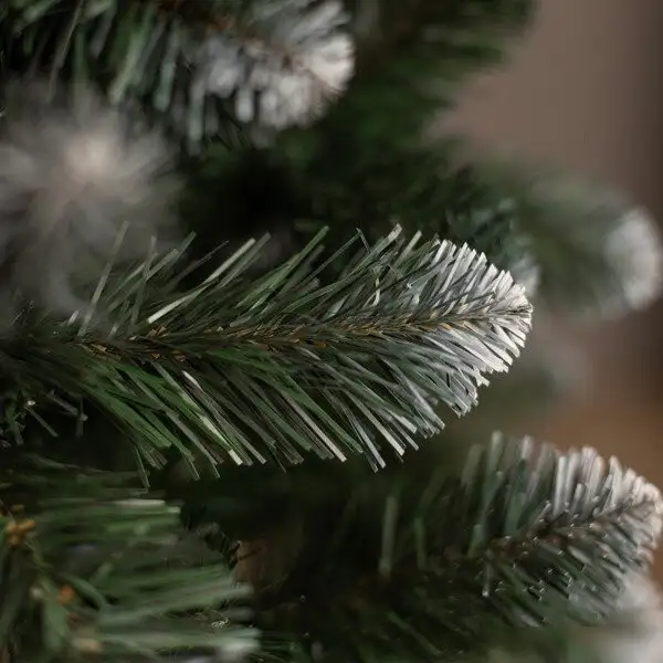 Ель Ёлушка Никольская иней 1.5 м (подставка пластик) – фото товара