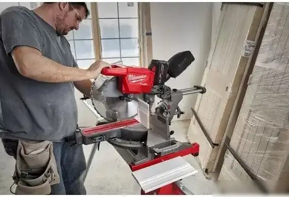 Торцовочная пила Milwaukee M18 FMS305-121-II 4933499181 (с 1-им АКБ) – фото товара