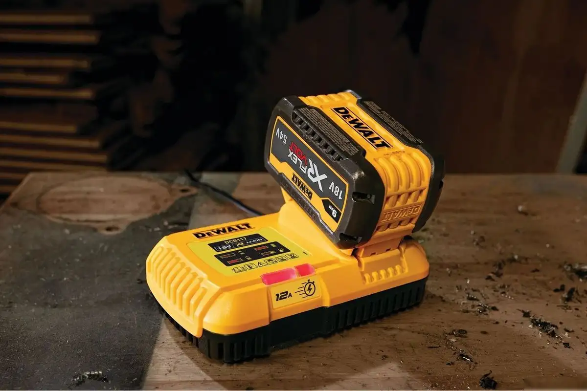 Зарядное устройство DeWalt DCB117 (18В) – фото товара