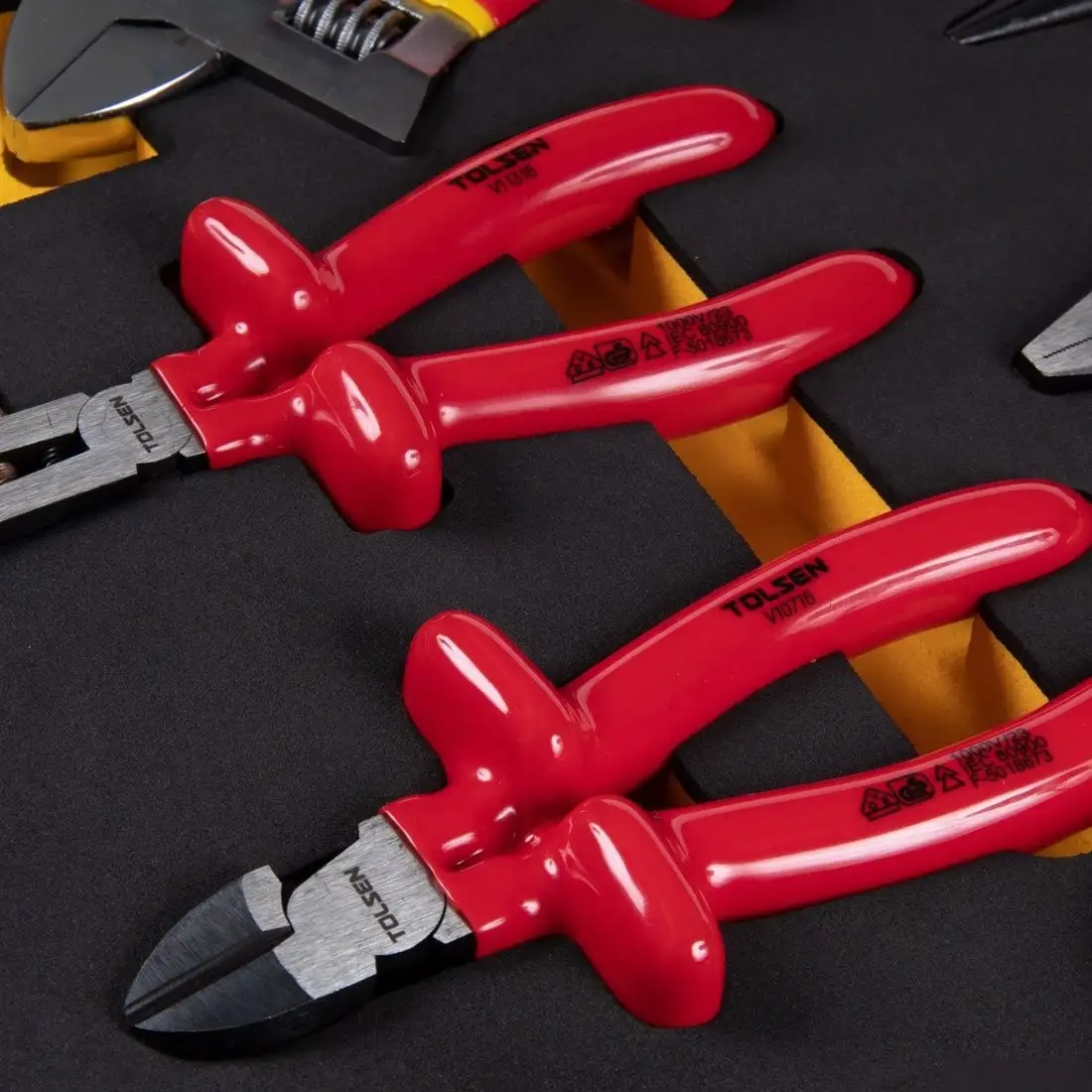 Универсальный набор инструментов Tolsen TTV83718 (18 предметов) – фото товара