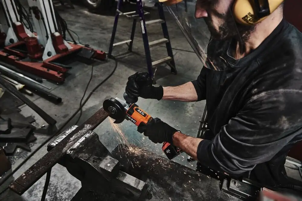 Угловая шлифмашина AEG Powertools BEWS18-125X2-0 4935498182 (без АКБ) – фото товара