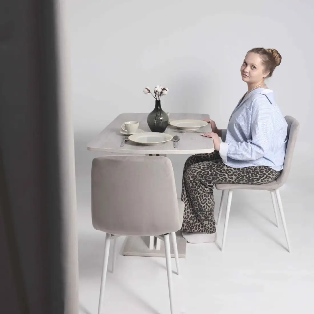 Стул Алвест AV 406-N (бежевый бархат Confetti smoke/белый) – фото товара