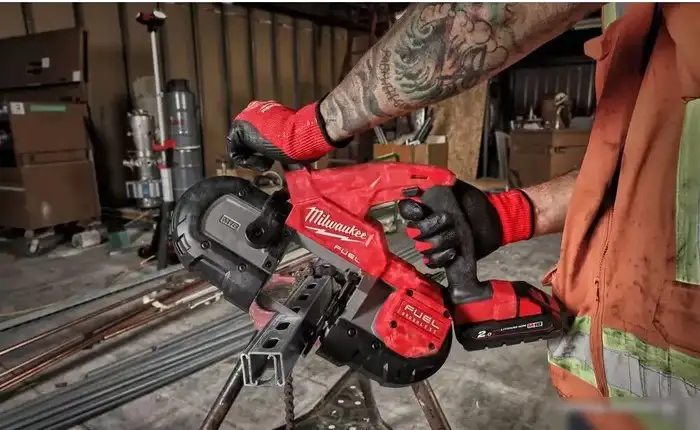 Ленточная пила Milwaukee Fuel M18 FBS85-202C 4933471497 (с 2-мя АКБ, кейс) – фото товара