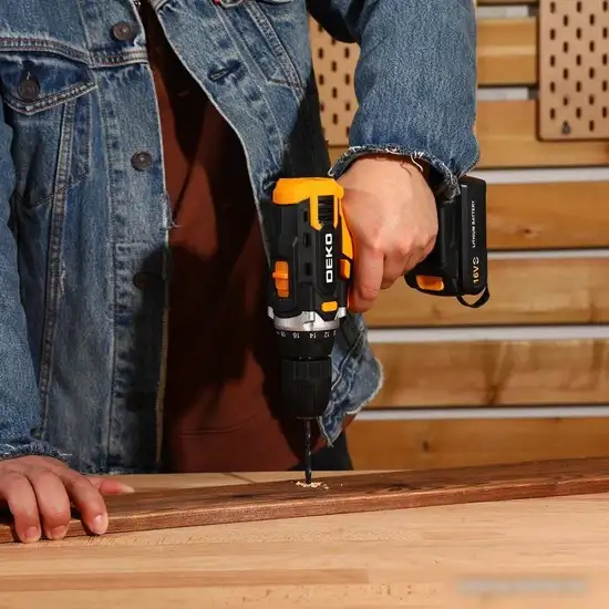 Дрель-шуруповерт Deko Banger 16V 080-1003 (с 2-мя АКБ, кейс, оснастка) – фото товара