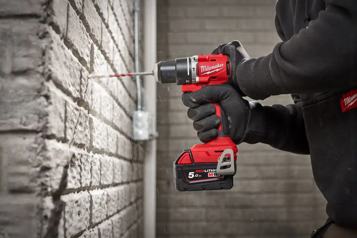 Ударная дрель-шуруповерт Milwaukee M18 BLPDRC-402C 4933492824 (с 2-мя АКБ 4 Ач, кейс) – фото товара