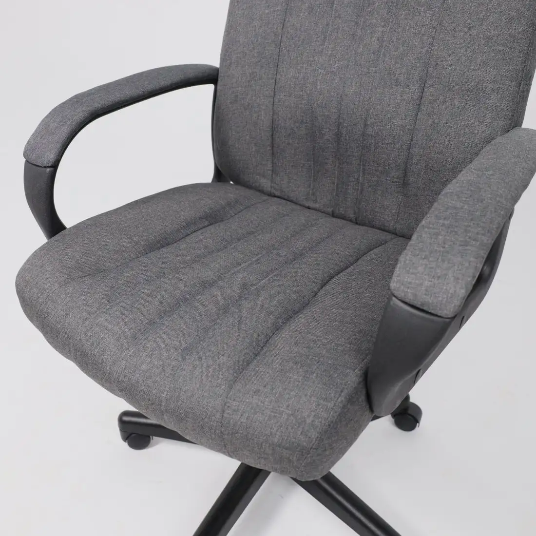 Офисное кресло AksHome Fund (ткань, серый) – фото товара