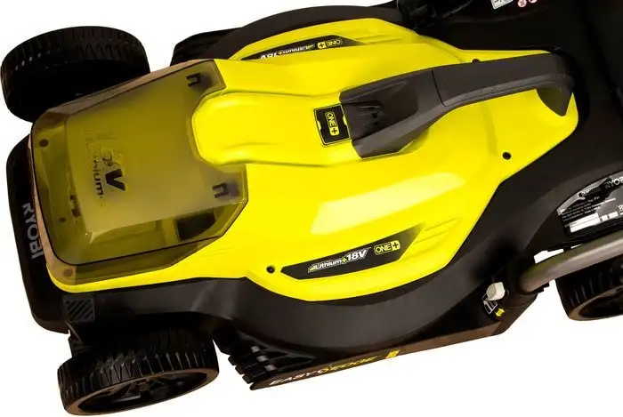 Колёсная газонокосилка Ryobi RLM18X33B-40 (с АКБ 4 Ah) – подробное фото Колёсная газонокосилка Ryobi RLM18X33B-40 (с АКБ 4 Ah) – фото товара