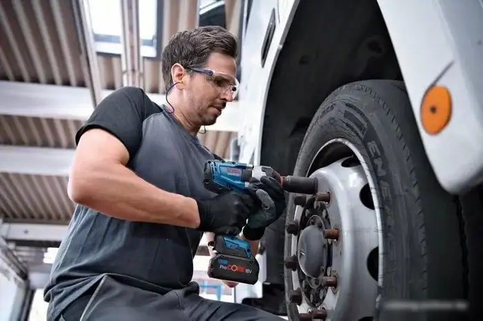 Гайковерт Bosch GDS 18V-1050 H Professional 06019J8502 (с 2-мя АКБ 8 Ah, кейс) – фото товара