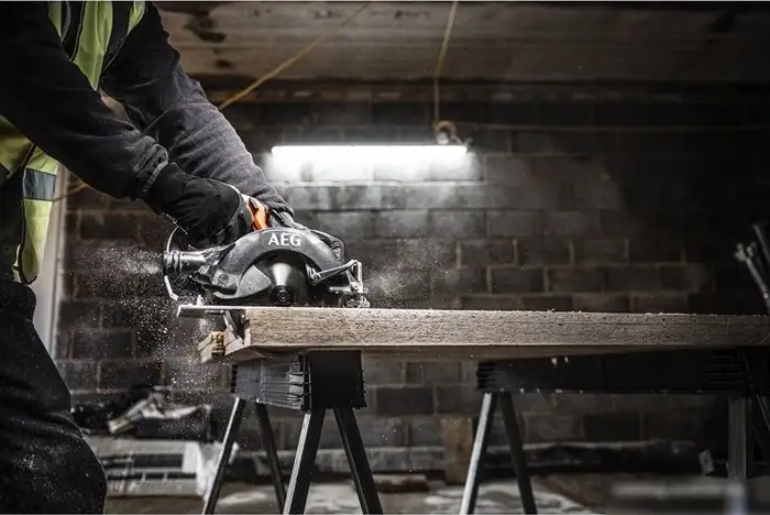 Дисковая (циркулярная) пила AEG Powertools BKS 18BL2-0 4935479661 (без АКБ) – фото товара