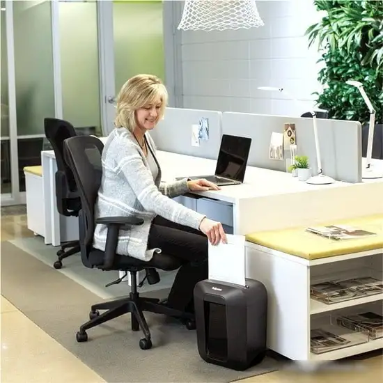 Шредер Fellowes PowerShred LX41 (черный) – фото товара