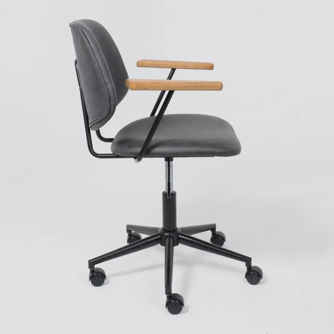 Офисное кресло AksHome Trix (экокожа винтажный черный Watusi 16/черный) – фото товара