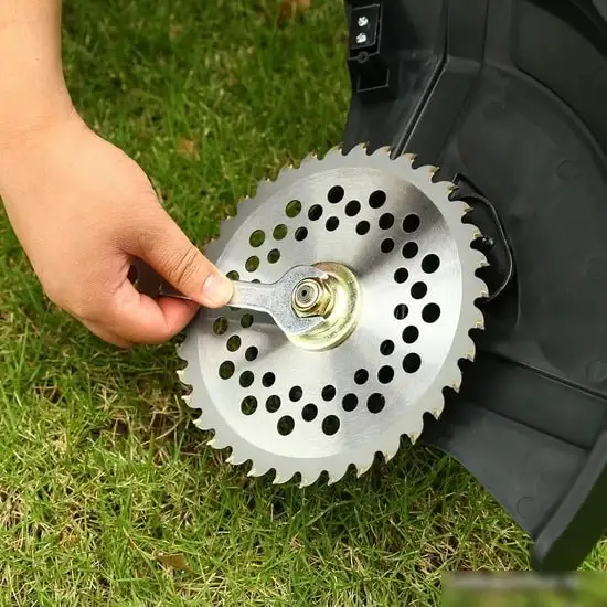 Триммер Deko DKTR40 (с 2-мя АКБ) – фото товара