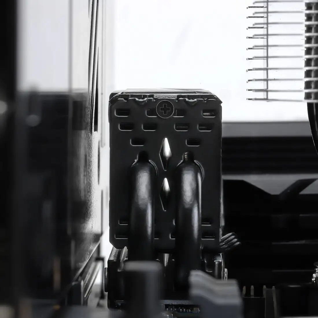 Радиатор для SSD Thermalright HR-10-2280-PRO (черный) – фото товара