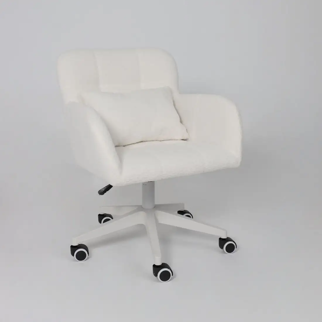 Офисное кресло AksHome Musa (букле/белый) – фото товара