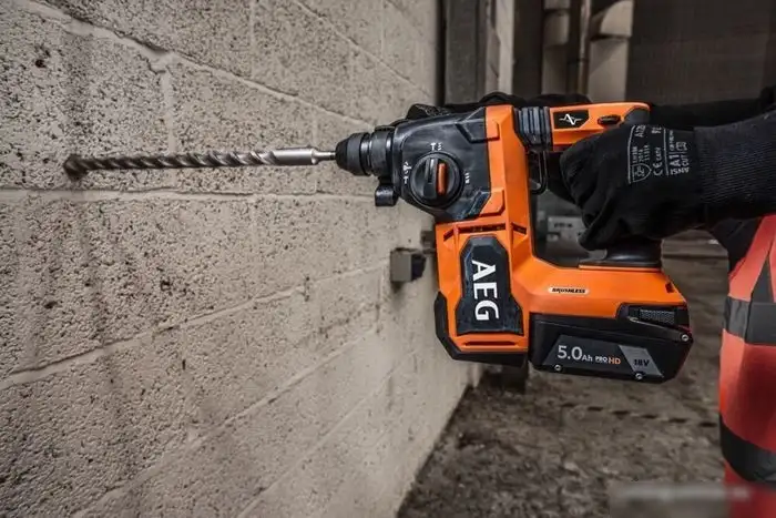 Перфоратор AEG Powertools BBH18BL2-502C 4935492343 (с 2-мя АКБ, кейс) – фото товара