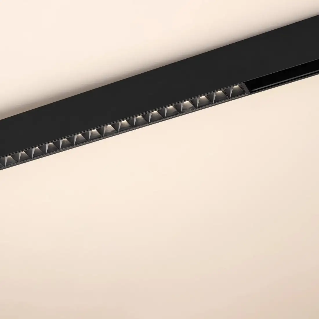 Трековый светильник Arlight MAG-ORIENT-LASER-L465-16W Warm2700 BK 24deg 049997 – фото товара