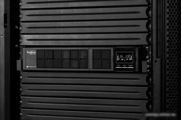 Источник бесперебойного питания Systeme Electric SRVSE1KRTI – фото товара