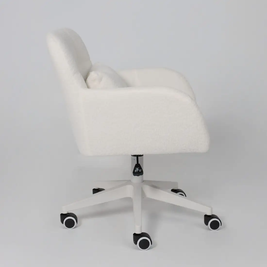 Офисное кресло AksHome Musa (букле/белый) – фото товара