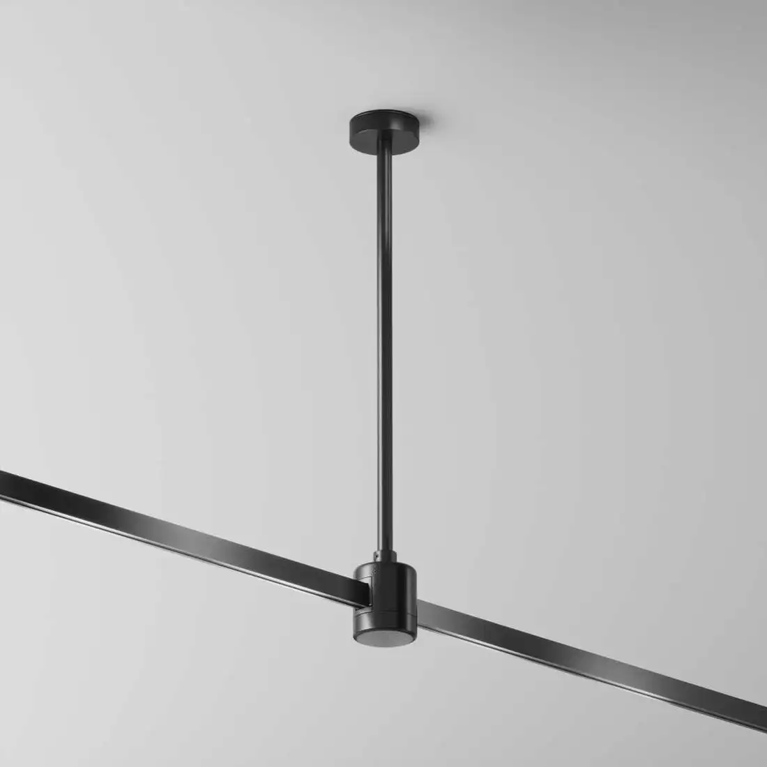 Крепеж для шинопровода Maytoni Technical Accessories for tracks Flarity TRA158C-IPC1-B – фото товара