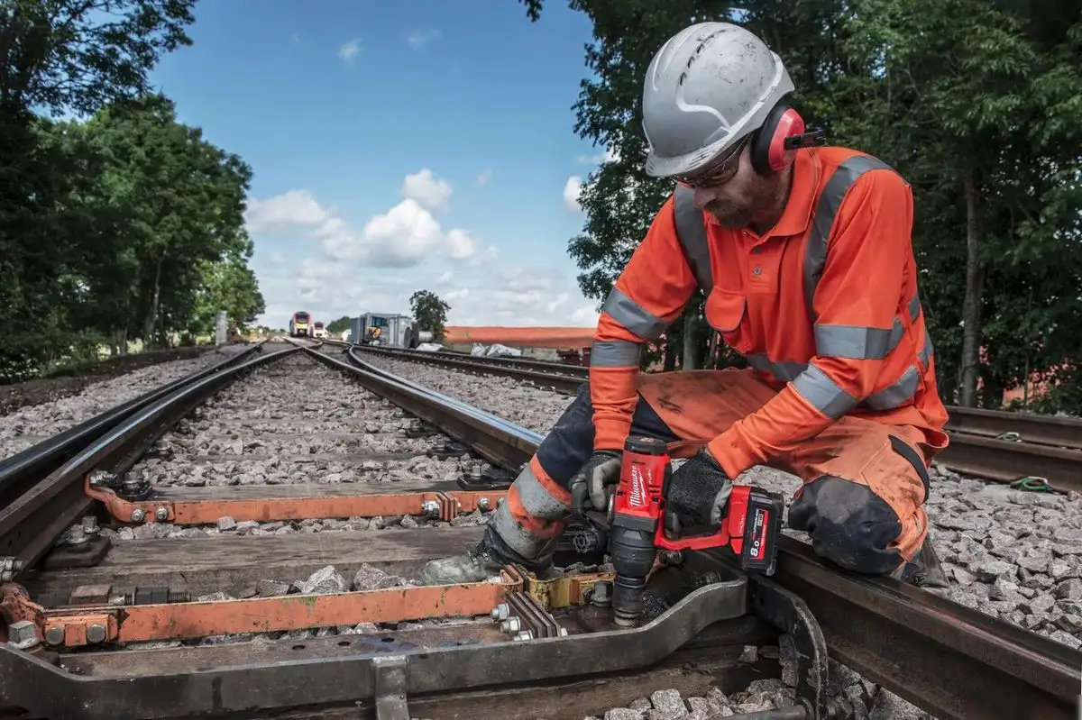 Гайковерт Milwaukee M18 ONEFHIWF1-802X 4933499254 (с 2-мя АКБ, кейс) – фото товара